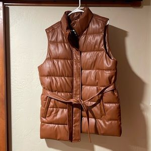 Levi’s Belted Faux Leather Puffer Vest in Camel Size XL